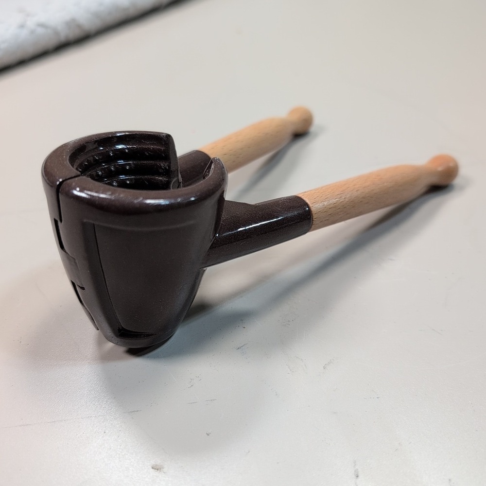 Nut Cracker Wooden Handle Walnut Cracker Tool Pecans Nuts Spring‎ Loaded